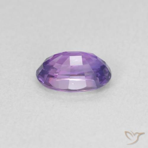Zafiro Violeta medio natural de 0.70 ct, Ovalada, VVS