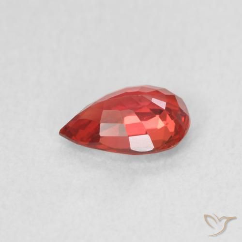 Zafiro Rojo oscuro natural de 0.50 ct, En forma de pera, VVS