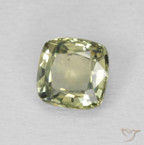 Zafiro Verde bosque claro natural de 0.59 ct, Forma Cojín, VS