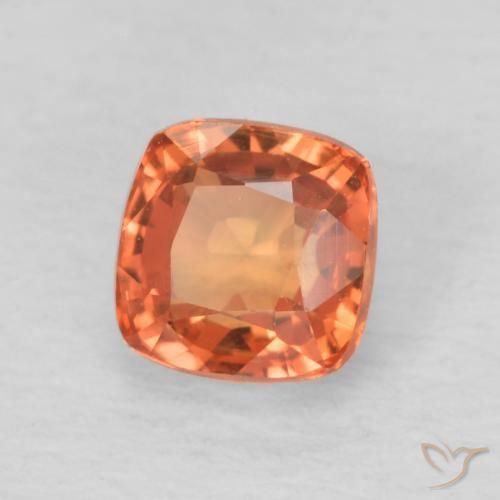 Zafiro Roja Anaranjada natural de 0.74 ct, Forma Cojín, VVS