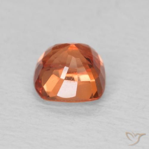Zafiro Naranja fuego natural de 0.56 ct, Forma Cojín, VVS