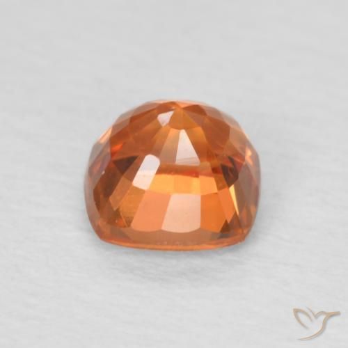 Zafiro Naranja claro natural de 0.66 ct, Forma Cojín, VVS