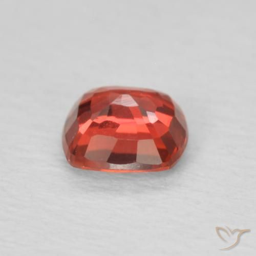 Zafiro Rojo medio natural de 0.47 ct, Forma Cojín, VVS