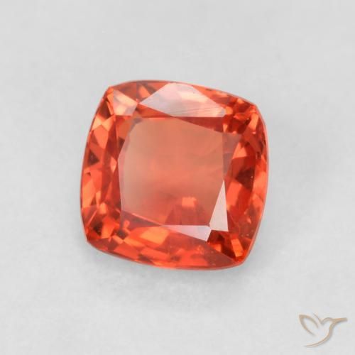 Zafiro Rojo medio natural de 0.62 ct, Forma Cojín, VVS-VS