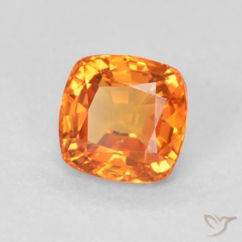 Zafiro Naranja claro natural de 0.69 ct, Forma Cojín, VVS-VS