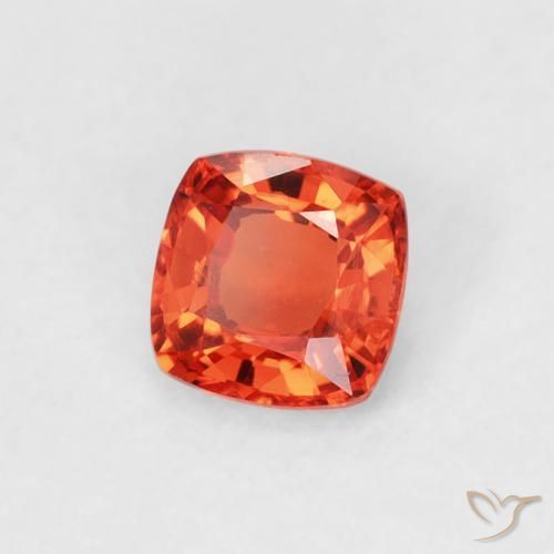 Zafiro Rojo medio natural de 0.45 ct, Forma Cojín, VVS-VS