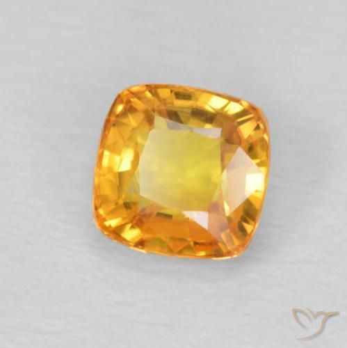 Zafiro Dorado naranja natural de 0.68 ct, Forma Cojín, VS