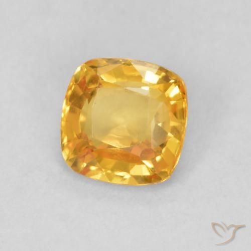 Zafiro Dorado naranja natural de 0.54 ct, Forma Cojín, VVS