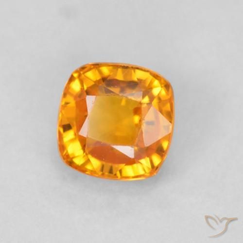 Zafiro Naranja claro natural de 0.63 ct, Forma Cojín, VVS
