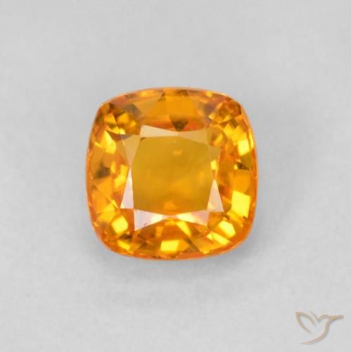 0.65ct Natural Naranja claro Zafiro, Forma Cojín, VVS