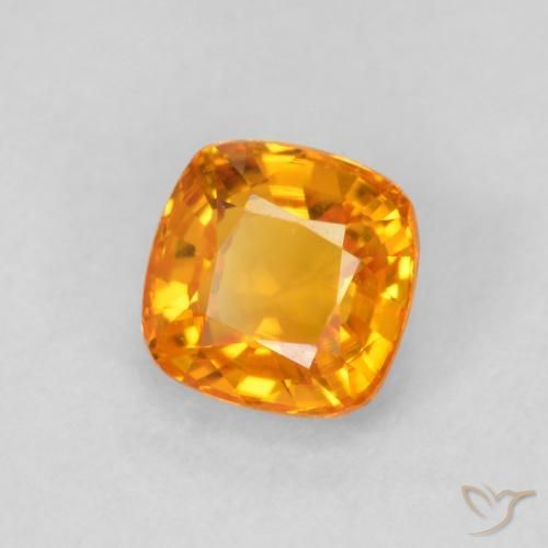 Zafiro Naranja claro natural de 0.65 ct, Forma Cojín, VVS