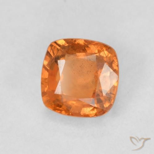 Zafiro Naranja oscuro natural de 0.69 ct, Forma Cojín, VS