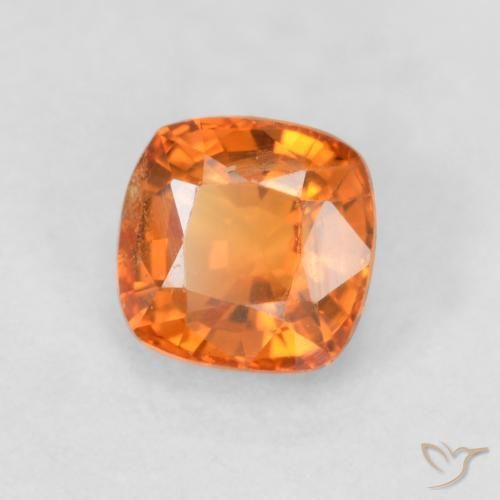Zafiro Naranja fuego natural de 0.67 ct, Forma Cojín, VS