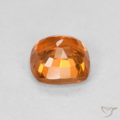 Zafiro Naranja fuego natural de 0.67 ct, Forma Cojín, VS