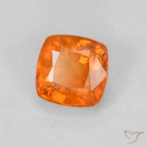 Zafiro Naranja fuego natural de 0.70 ct, Forma Cojín, VS