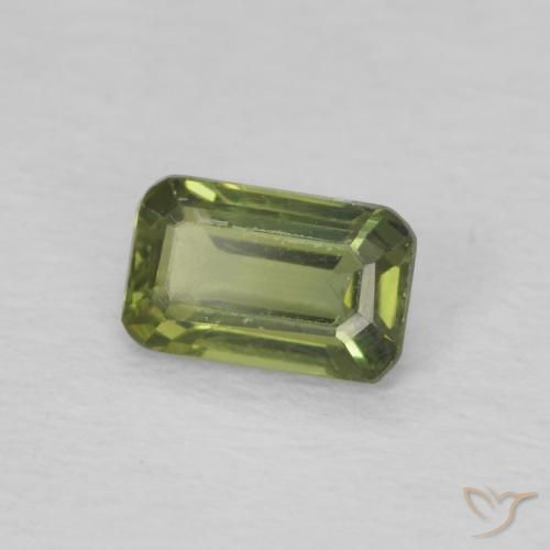 Zafiro Verde bosque claro natural de 0.44 ct, Corte Octágono / Esmeralda, VVS-VS