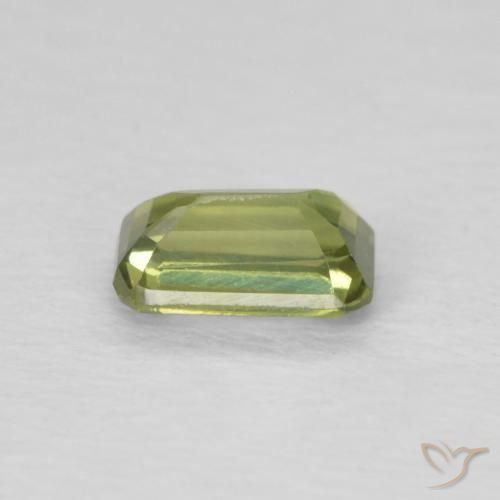 Zafiro Verde bosque claro natural de 0.44 ct, Corte Octágono / Esmeralda, VVS-VS