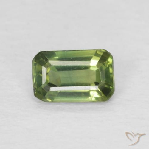 0.42ct Natural Verde bosque claro Zafiro, corte esmeralda, VS
