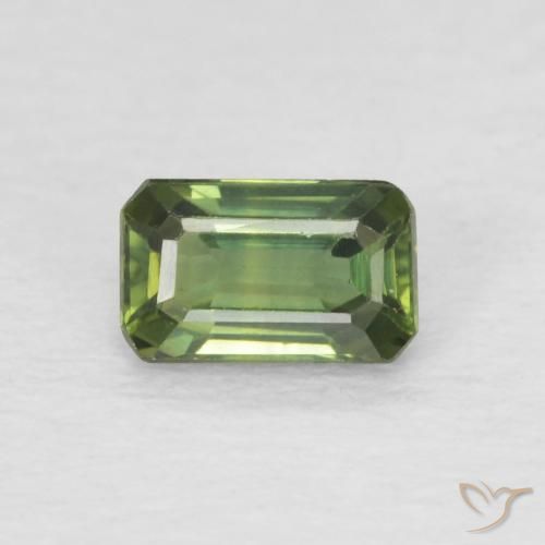 0.46ct Natural Medium Light Green Zafiro, corte esmeralda, VS