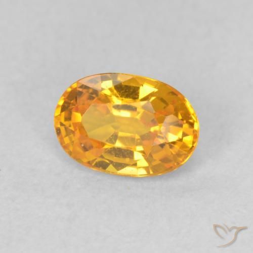 Zafiro Dorado naranja natural de 0.67 ct, Ovalada, VVS-VS