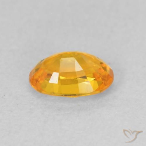 Zafiro Dorado naranja natural de 0.67 ct, Ovalada, VVS-VS