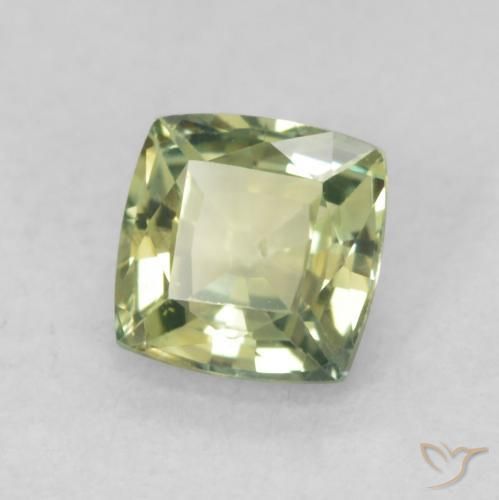 Zafiro Verde terroso natural de 0.79 ct, Forma Cojín, VVS-VS