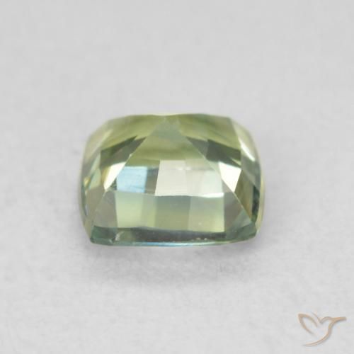 Zafiro Verde terroso natural de 0.79 ct, Forma Cojín, VVS-VS