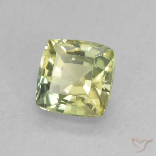 Zafiro Verde Oliva natural de 0.71 ct, Forma Cojín, VVS-VS