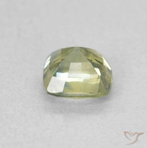 Zafiro Verde amarillento natural de 0.62 ct, Forma Cojín, VS