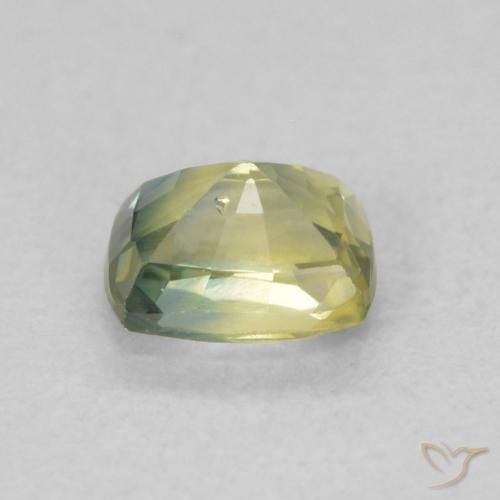 Zafiro Verde amarillento natural de 0.66 ct, Forma Cojín, VVS-VS
