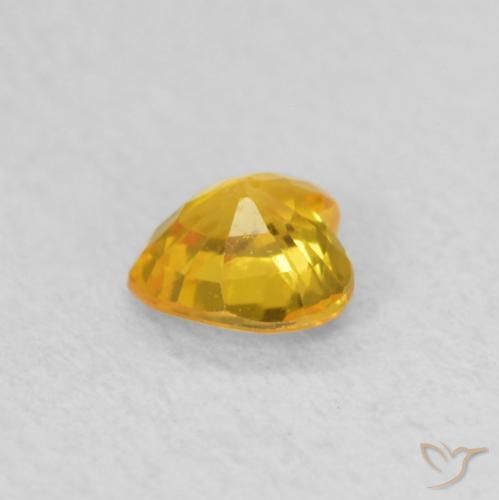 Zafiro Dorado medio natural de 0.39 ct, Corazón, VS