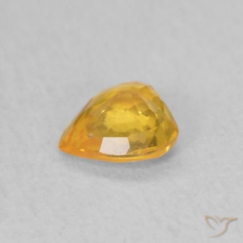 Zafiro Dorado naranja natural de 0.41 ct, Corazón, VS