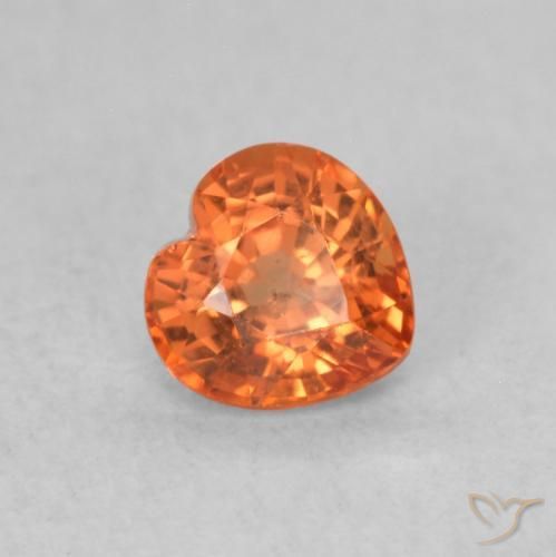 Zafiro Naranja fuego natural de 0.53 ct, Corazón, VS