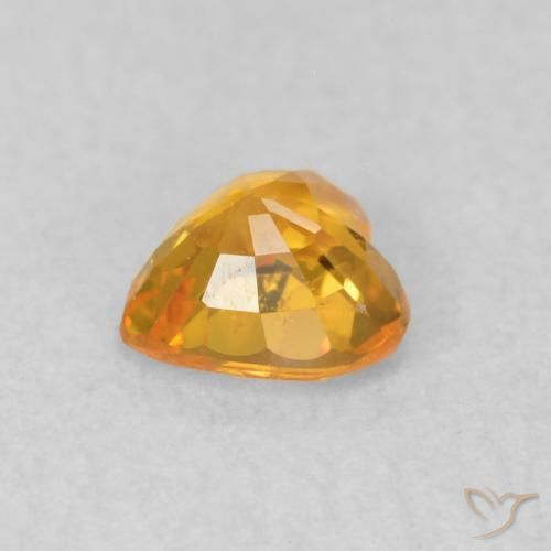 Zafiro Dorado naranja natural de 0.48 ct, Corazón, VS
