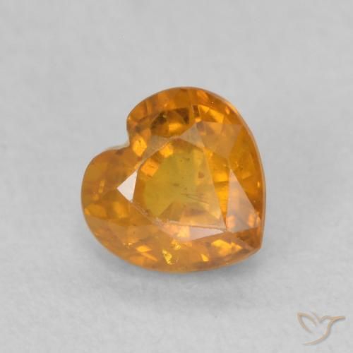 Zafiro Dorado naranja intenso natural de 0.54 ct, Corazón, VS