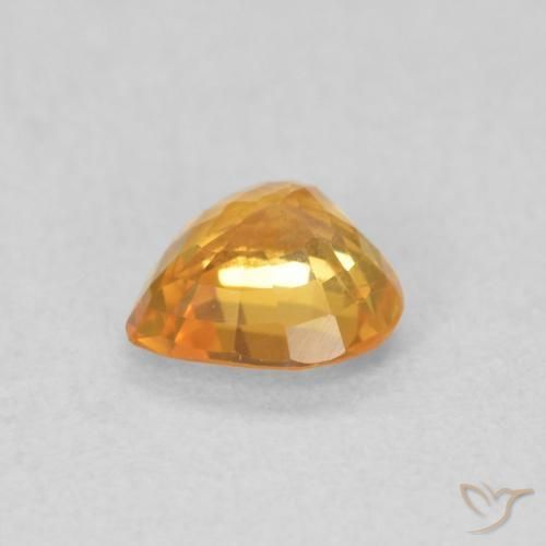 Zafiro Dorado naranja natural de 0.47 ct, Corazón, VS