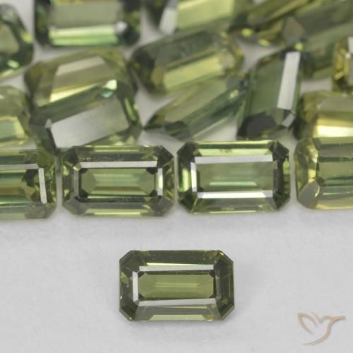 0.45ct Natural Verde cálido Zafiro, corte esmeralda, VS