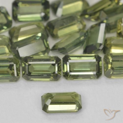 Zafiro Verde cálido natural de 0.45 ct, Corte Octágono / Esmeralda, VS
