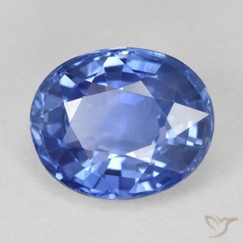 Zafiro Azul marino medio natural de 4.05 ct, Ovalada, VVS-VS