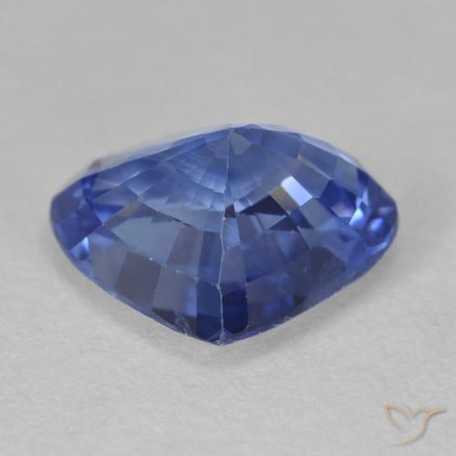 Zafiro Azul oscuro medio natural de 4.73 ct, En forma de pera, VVS