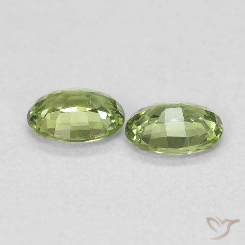 Gemas de Zafiro Verde cálido natural de 0.70 ct, Ovalada, VVS-VS