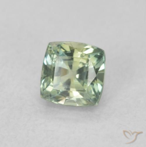 Zafiro Medium Light-Green natural de 0.57 ct, Forma Cojín, VS