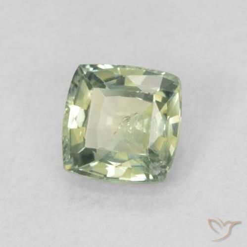 Zafiro Medium Light-Green natural de 0.61 ct, Forma Cojín, SI
