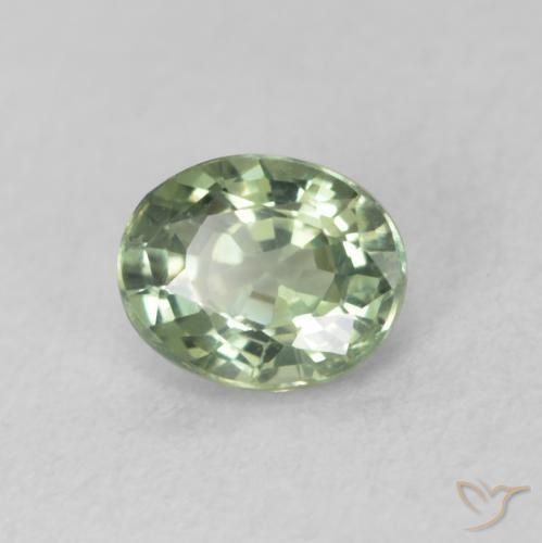Zafiro Medium Light-Green natural de 0.54 ct, Ovalada, VVS