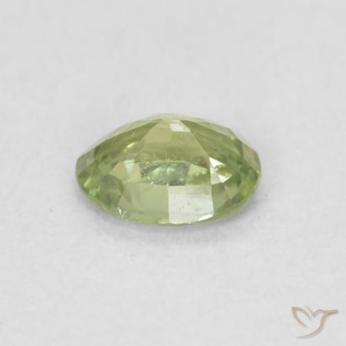 Zafiro Verde bosque claro natural de 0.42 ct, Ovalada, VS