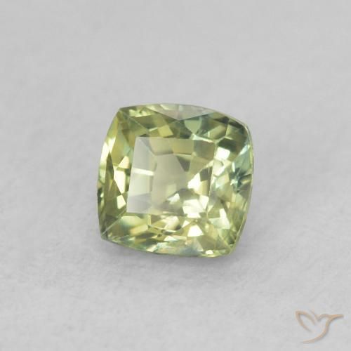 Zafiro Verde medio natural de 0.54 ct, Forma Cojín, VS