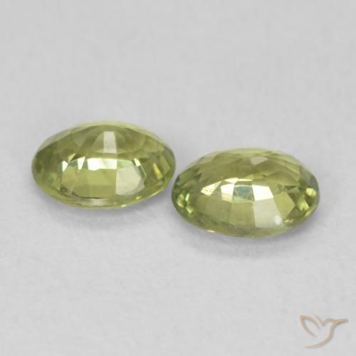 Gemas de Zafiro Verde terroso cálido natural de 0.78 ct, Ovalada, VS