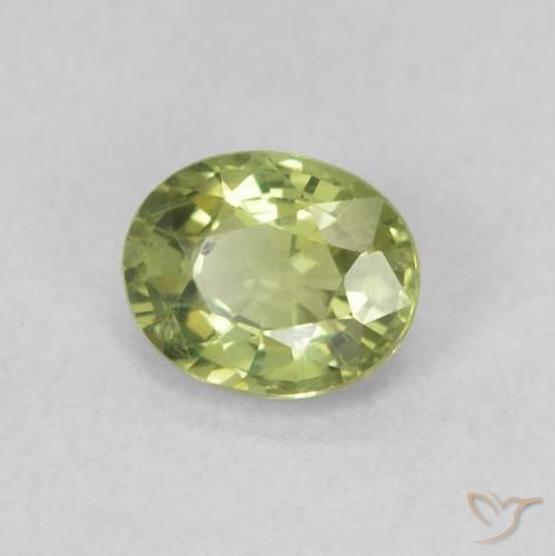 Zafiro Verde bosque cálido natural de 0.50 ct, Ovalada, VVS-VS