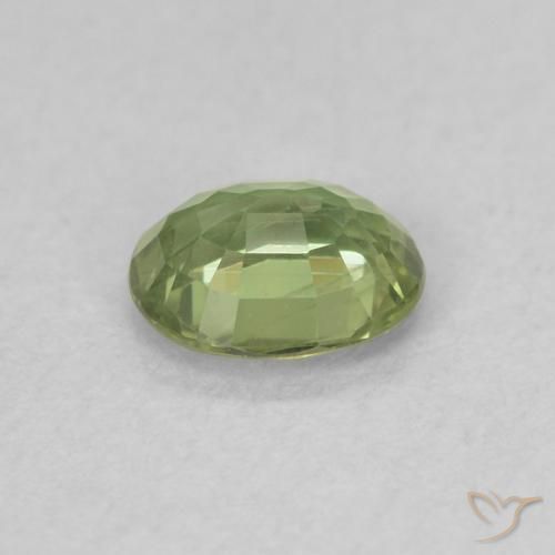 Zafiro Verde cálido natural de 0.45 ct, Ovalada, VVS-VS