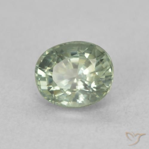 Zafiro Verde medio natural de 0.68 ct, Ovalada, VVS-VS